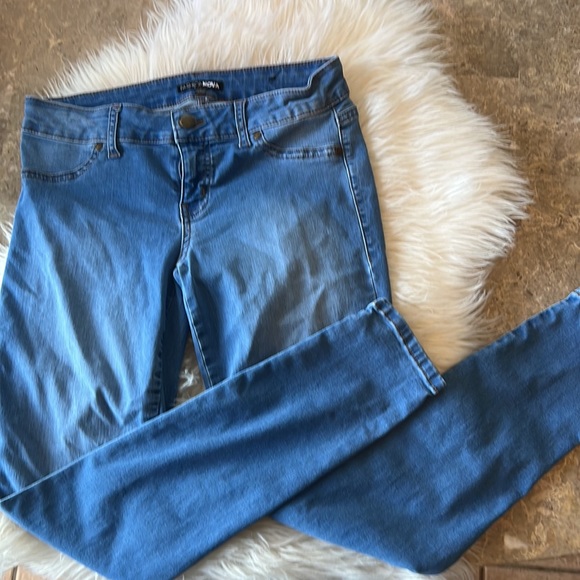 Fashion Nova Flex Game Strong Low Rise Skinny Jeans- Light Blue Wash - Size 9 - Picture 5 of 8